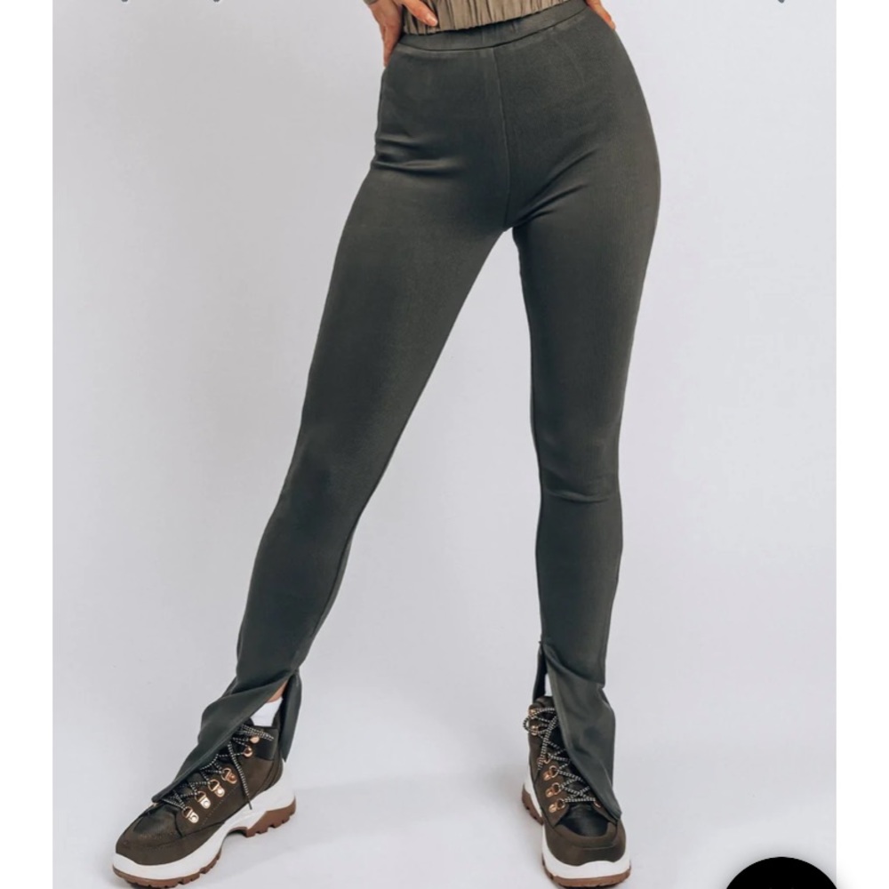 Bailey Rose “she loves me” ribbed leggings with zipper split hem in Olive Size M